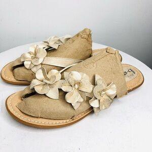 BOC little gold Floral Sandals SZ10. RR1